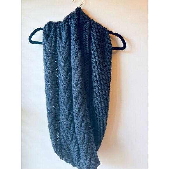 NWT BP Knitted cable infinity scarf Dark Gray - Picture 2 of 4